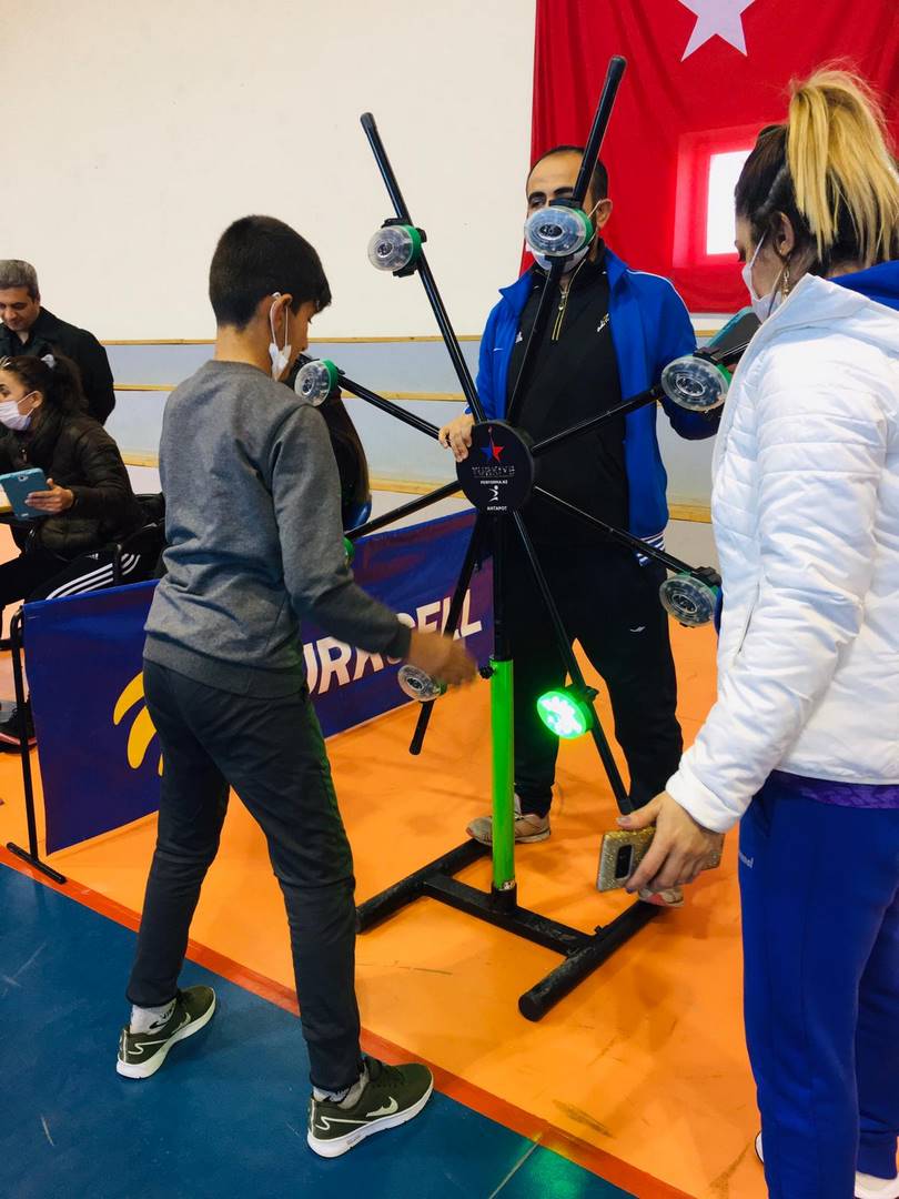 Dicle’de üzüm ve badem işletme tesisin yapımına başlandı