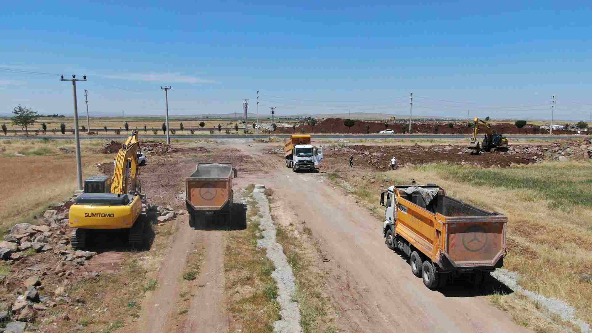 DBB TRAFİK AKIŞINI RAHATLATMAK İÇİN YENİ BULVAR VE BAĞLANTI YOLLARI İNŞA EDİYOR