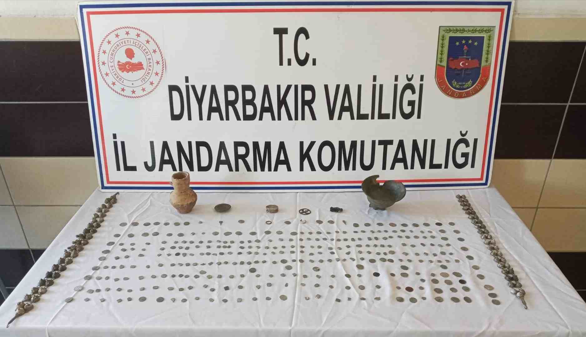 DİYARBAKIR’DA JANDARMA KAÇAKÇILARA GEÇİT VERMİYOR