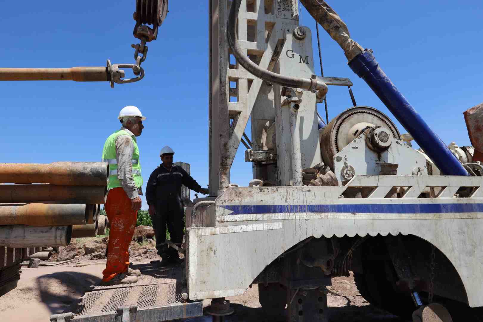 KIRSAL MAHALLELERİN SU SORUNU SONDAJ KUYULARIYLA GİDERİLECEK