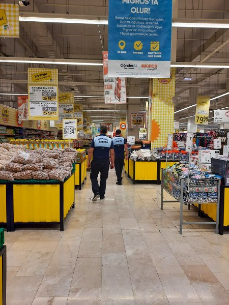 DİYARBAKIR’DA ZABITA REYONLARDA KÜNYE KONTROLÜ YAPTI