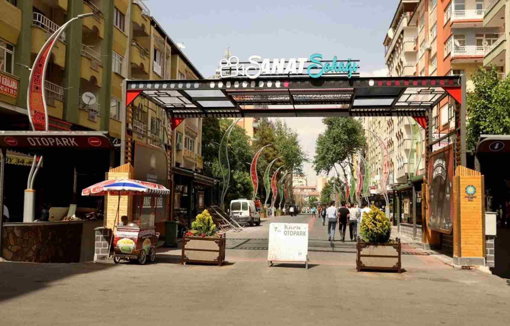 SANAT SOKAĞI ESNAFI: “ESNAF OLARAK BÜYÜKŞEHİR BELEDİYESİ’NE VE SAYIN VALİMİZE ÇOK TEŞEKKÜR EDİYORUZ”