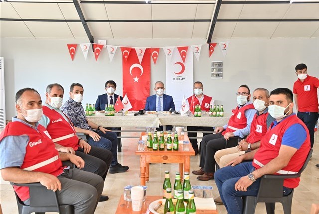 VALİ KARALOĞLU’NDAN DİYARBAKIR AŞEVİNE ZİYARET