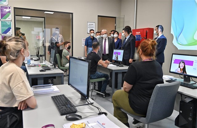 DİYARBAKIR’DA ÇAĞRI MERKEZLERİNDE YENİ İSTİHDAM HEDEFİ 5 BİN