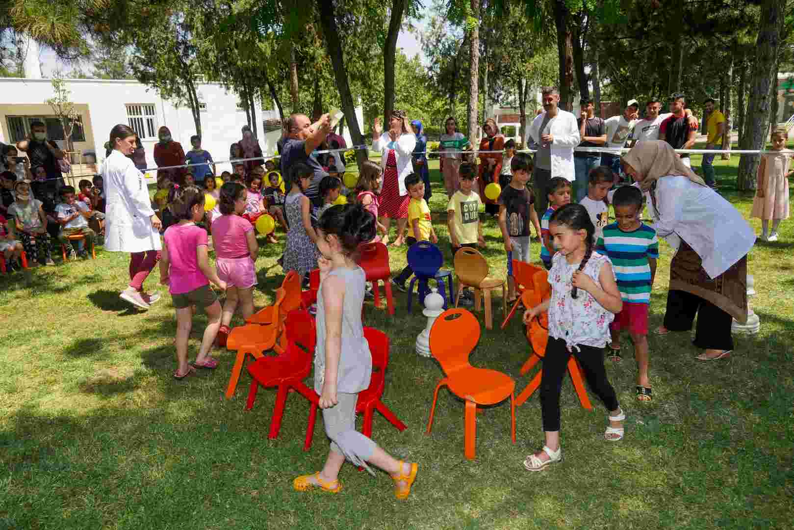 DİYARBAKIRLI MİNİKLERİN MEZUNİYET COŞKUSU