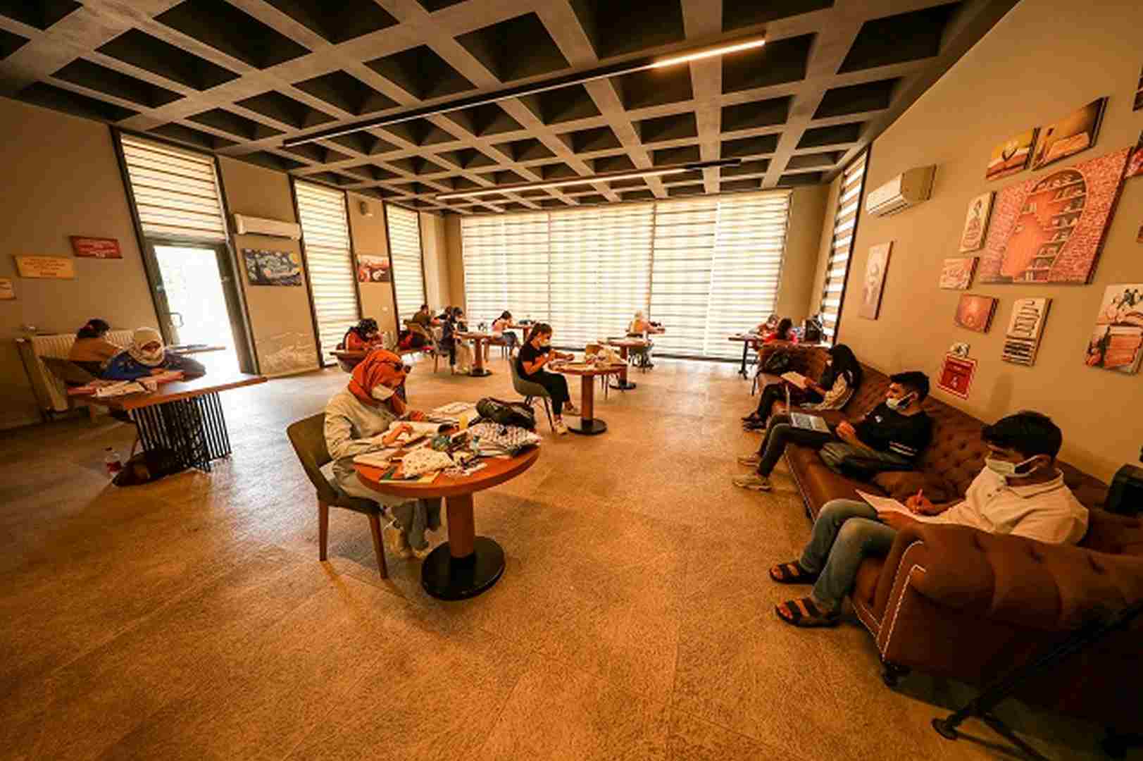 DİYARBAKIR’DA KİTAP KAHVELERE YOĞUN İLGİ