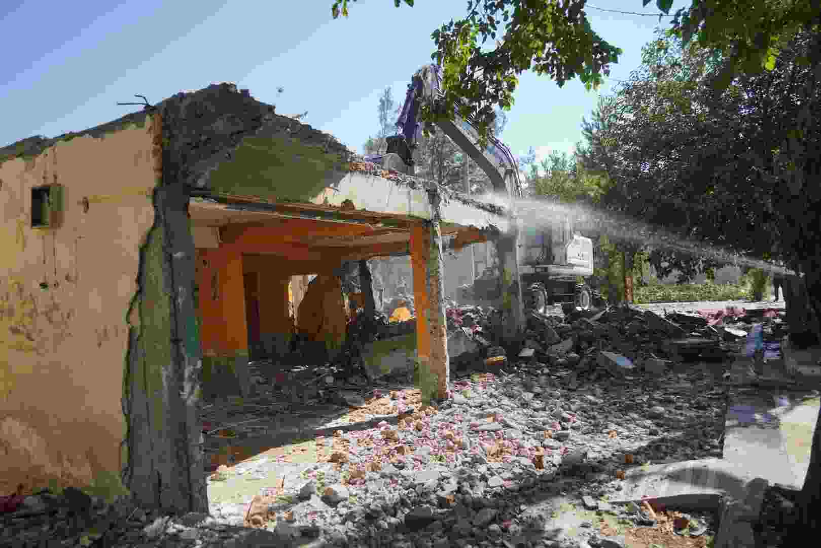 BAĞLAR’DA KAMULAŞTIRILAN 5 YAPININ YIKIMI GERÇEKLEŞTİ