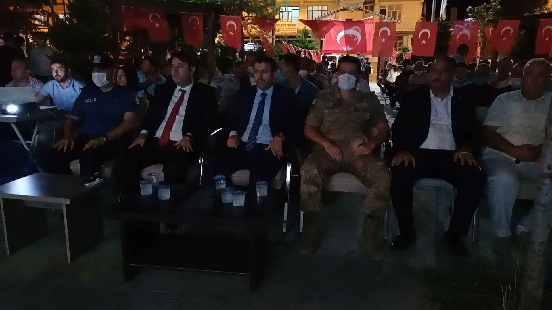 DİCLE’DE 15 TEMMUZ DEMOKRASİ VE MİLLİ BİRLİK GÜNÜ PROGRAMI BİRÇOK ANLAMLI ETKİNLİKLE GERÇEKLEŞTİ