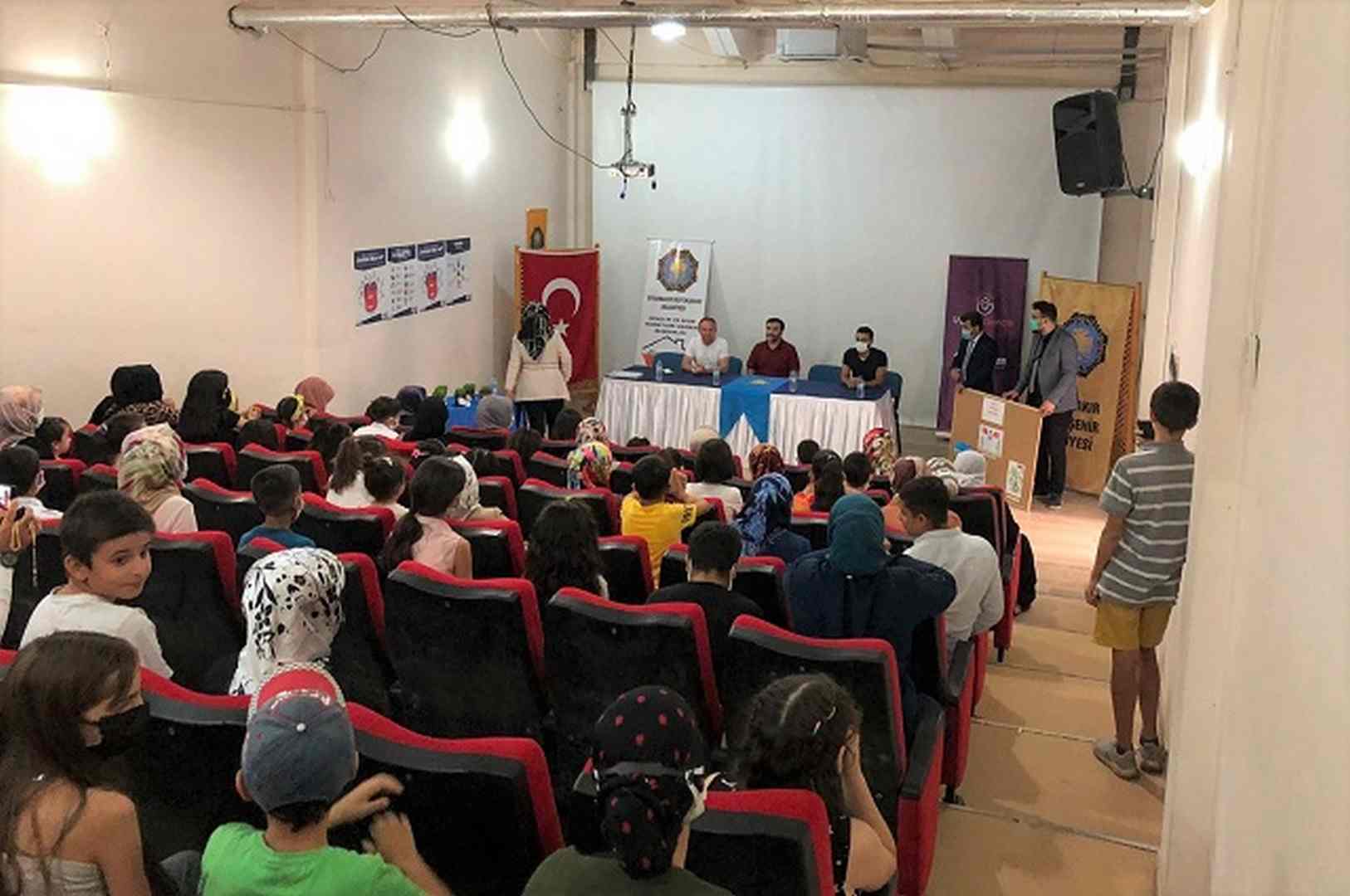 Bilgi Evleri ve Akademi Liseler 30 Ağustos’u kutladı