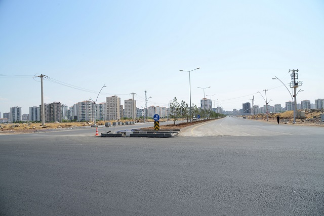 Diclekent-Mezopotamya Bulvar’larının kesiştiği yolda asfalt çalışması tamamlandı