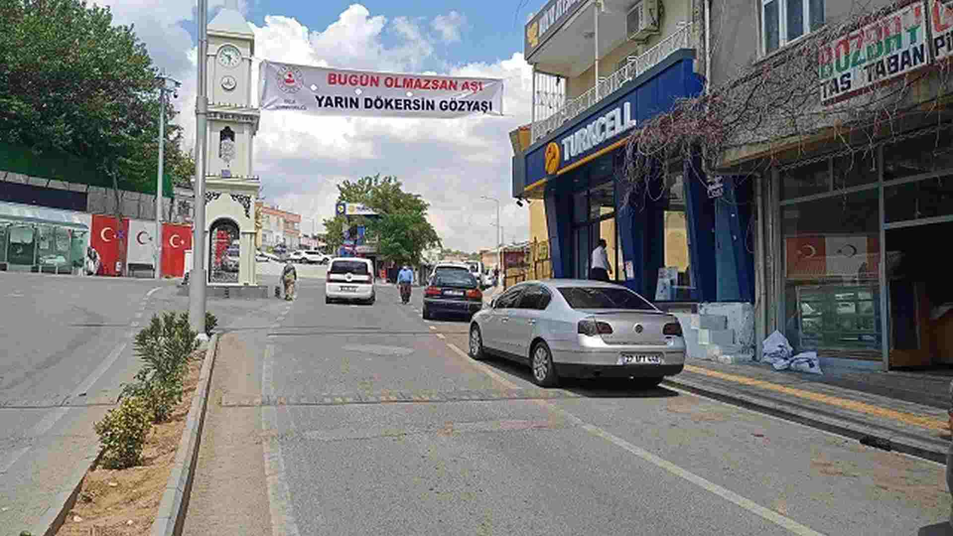 Dicle Kaymakamlığı’ndan pankartlı aşı çağrısı