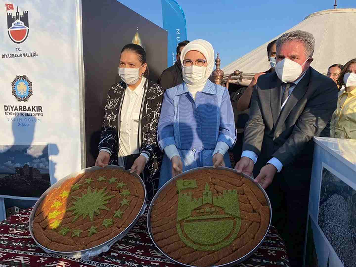 Emine Erdoğan Diyarbakır çadırını ziyaret etti