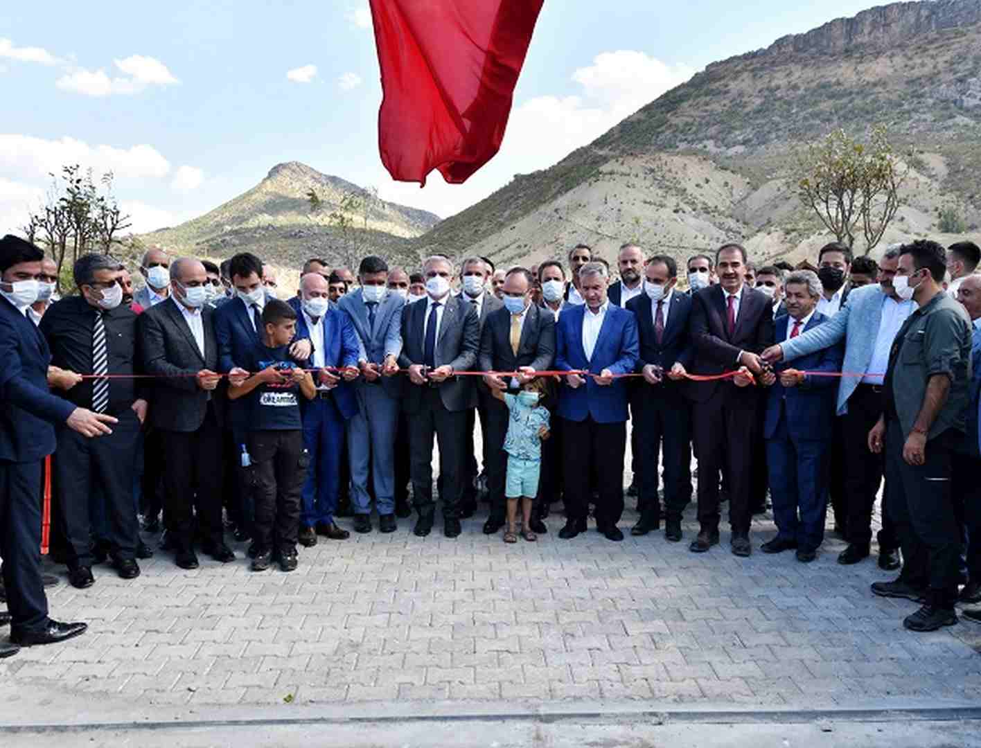 Karaloğlu, Üçocak Beldesi’nde toplu açılış törenine katıldı