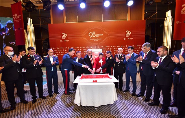 Karaloğlu: “Cumhuriyetin bize bahşettiği en büyük ödül eşit vatandaşlıktır.”