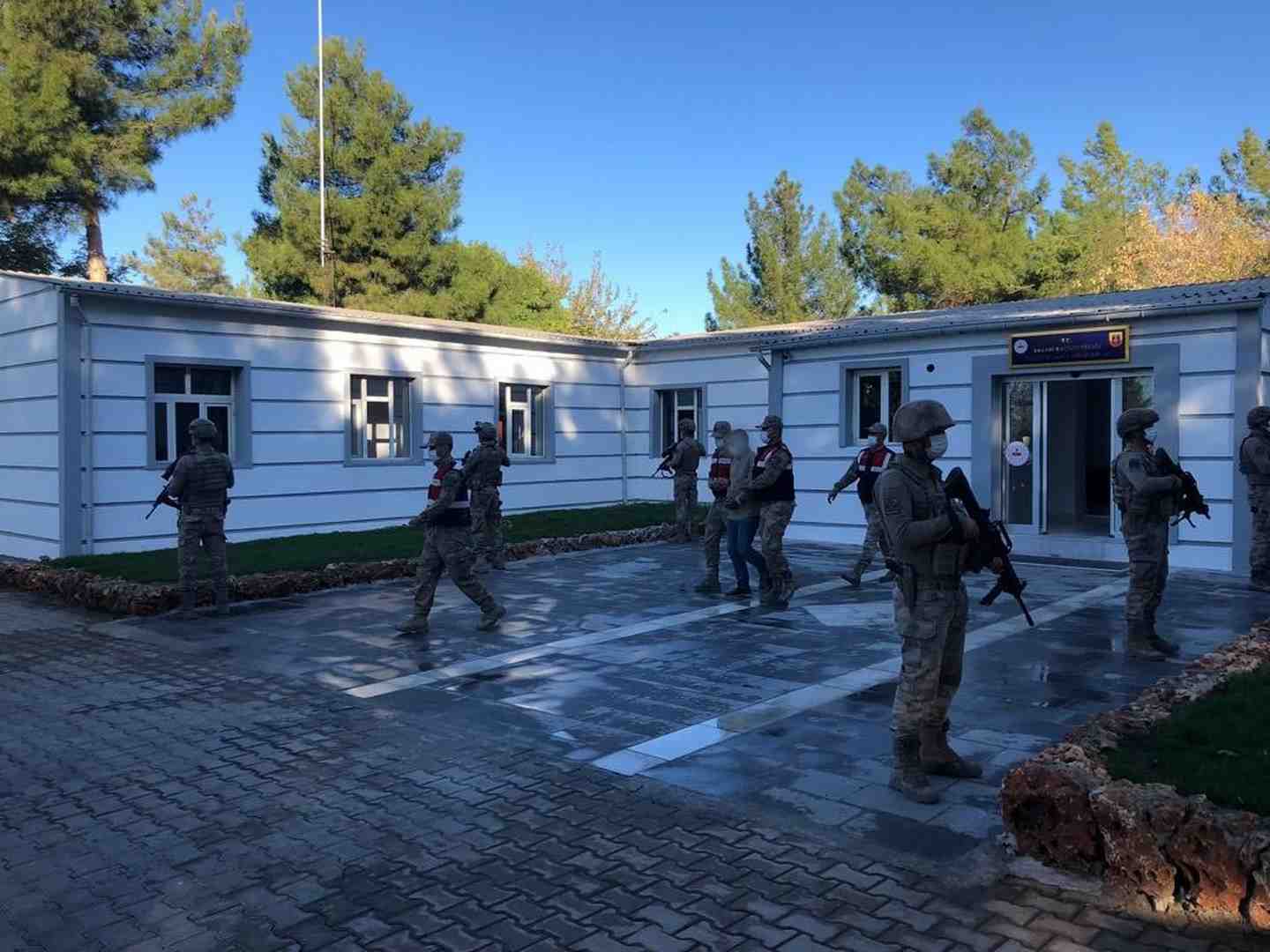Diyarbakır’da Jandarma 15 yıldır firari olarak aranan kişiyi yakaladı