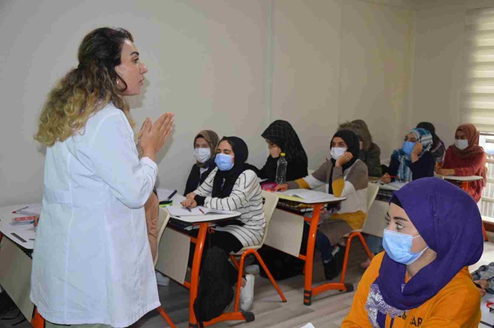 Kızların üniversite umudu belediye desteğiyle yeşeriyor