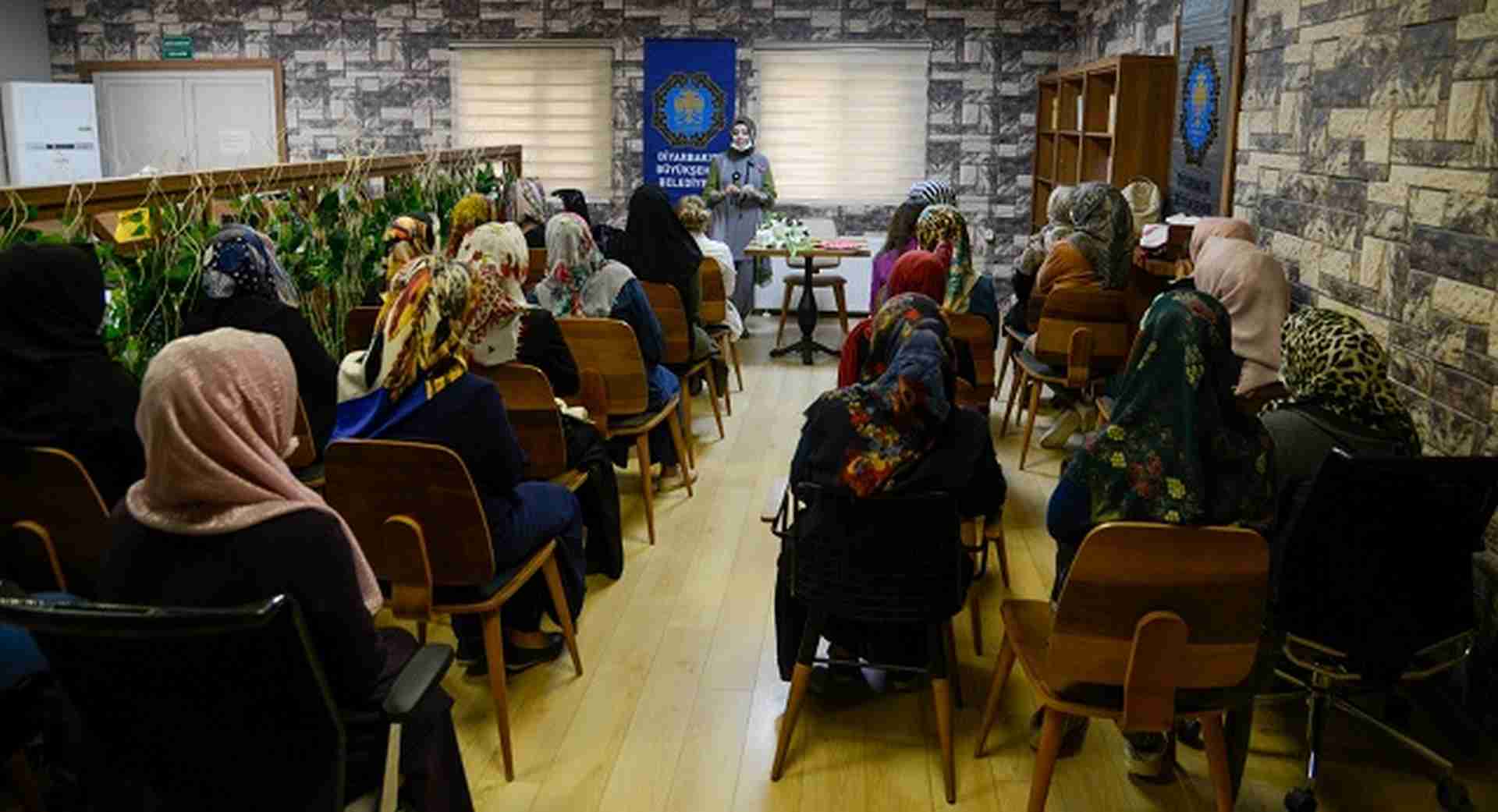 Kadınlara meme kanseri farkındalık eğitimi