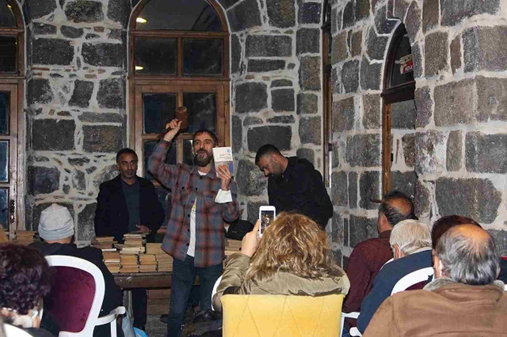 Kitap Mezadı devam ediyor