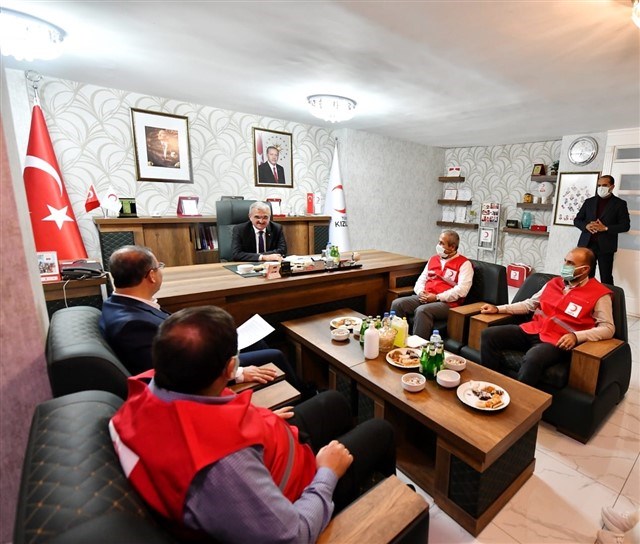 Vali Karaloğlu Kızılay’ı ziyaret etti