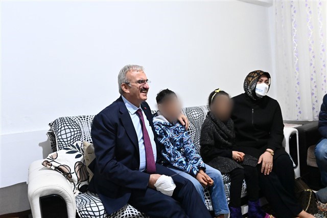 Karaloğlu ailesi, yetim çocukları ziyaret etti