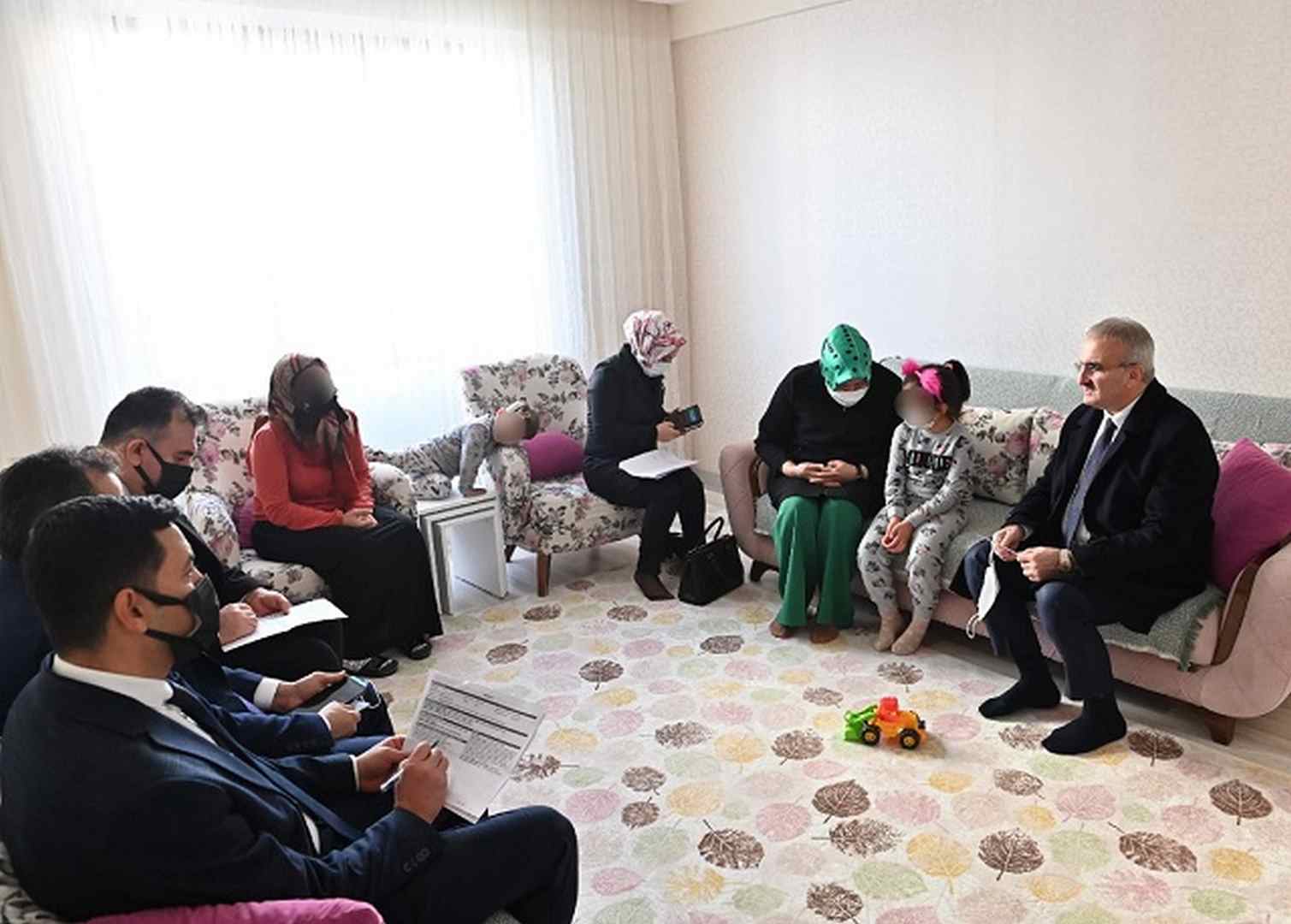 Karaloğlu ailesi gönülleri sıcak tutmaya devam ediyor