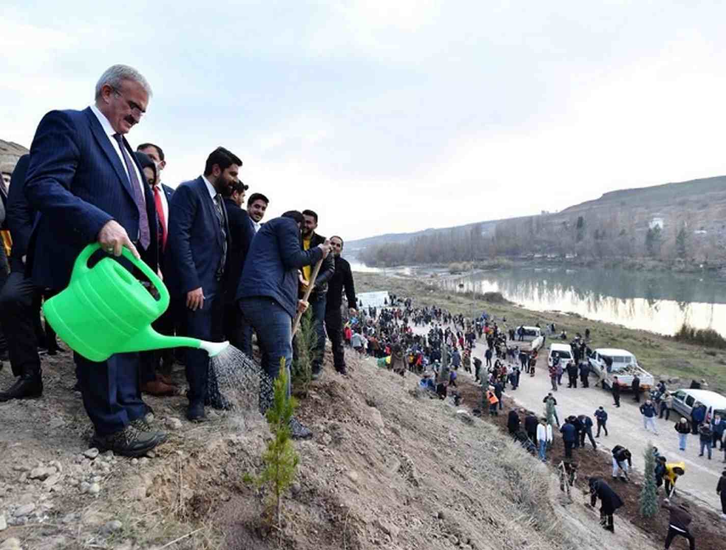 Karaloğlu: “Büyükşehir Belediyesini o gün yönetenler Kırklar Dağı’nı katlettiler”