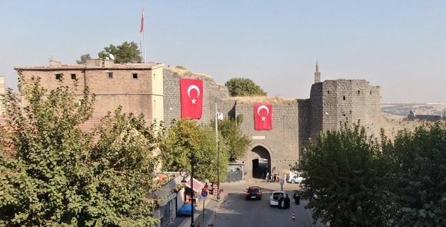 Saraykapı restorasyon çalışmaları nedeniyle araç ve yaya girişine kapatıldı