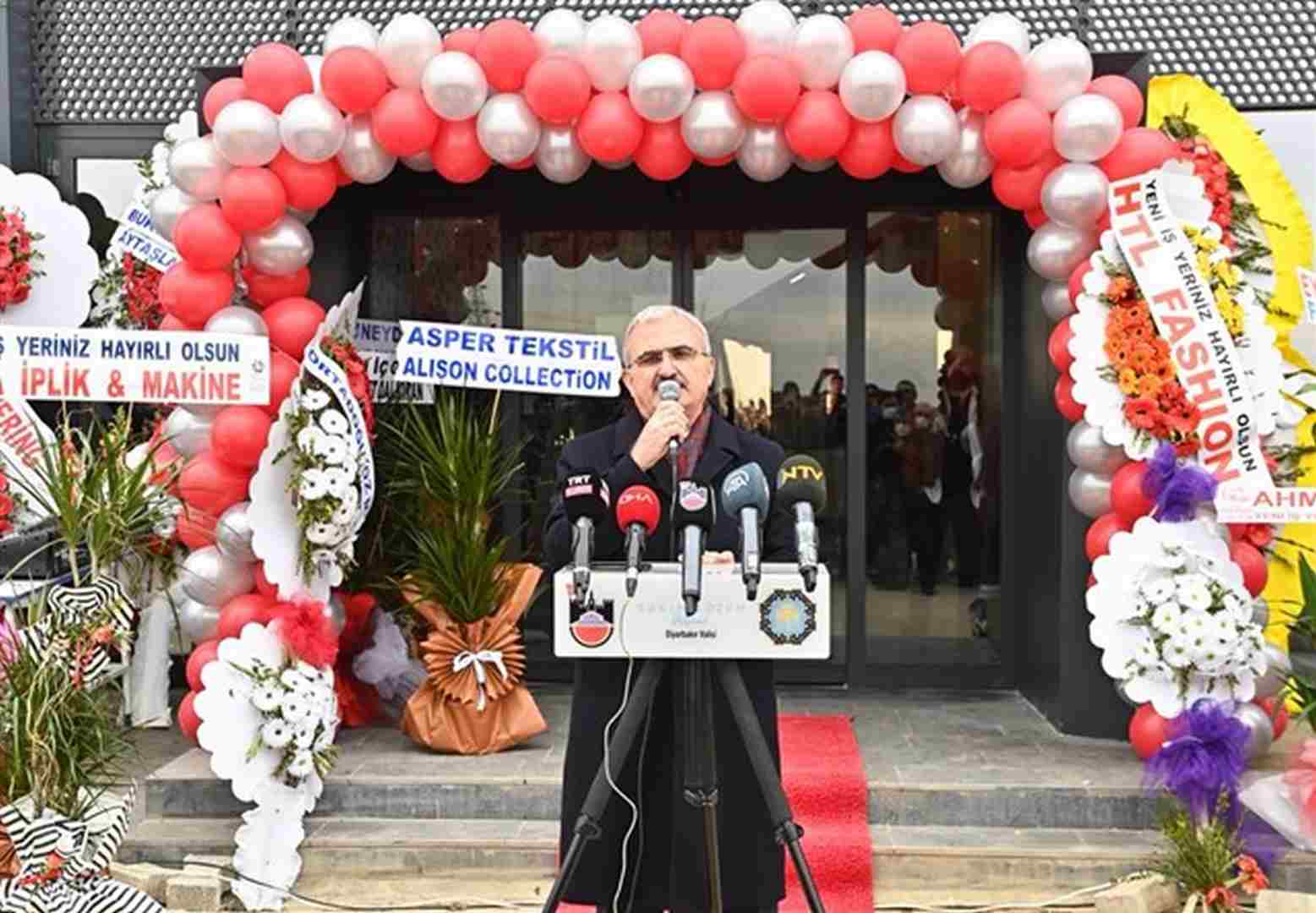 Vali Karaloğlu, tekstil fabrikasının açılışını yaptı