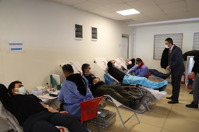 DİSKİ personelinden KIZILAY’a kan bağışı