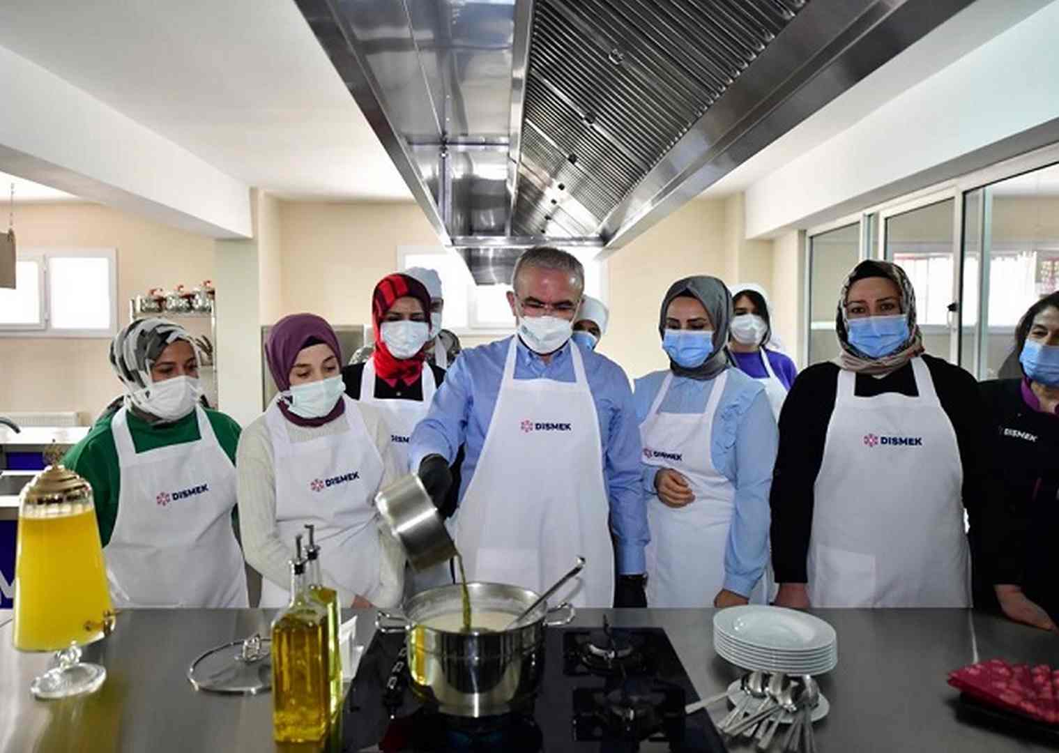 Vali Karaloğlu: “DİSMEK’i bir halk üniversitesi olarak planlıyoruz”