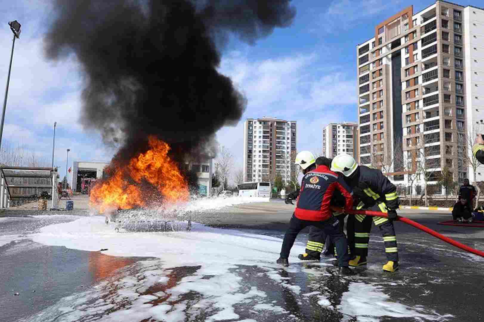 DBB İtfaiyesi tecrübesini bölge itfaiyecilerine aktarıyor