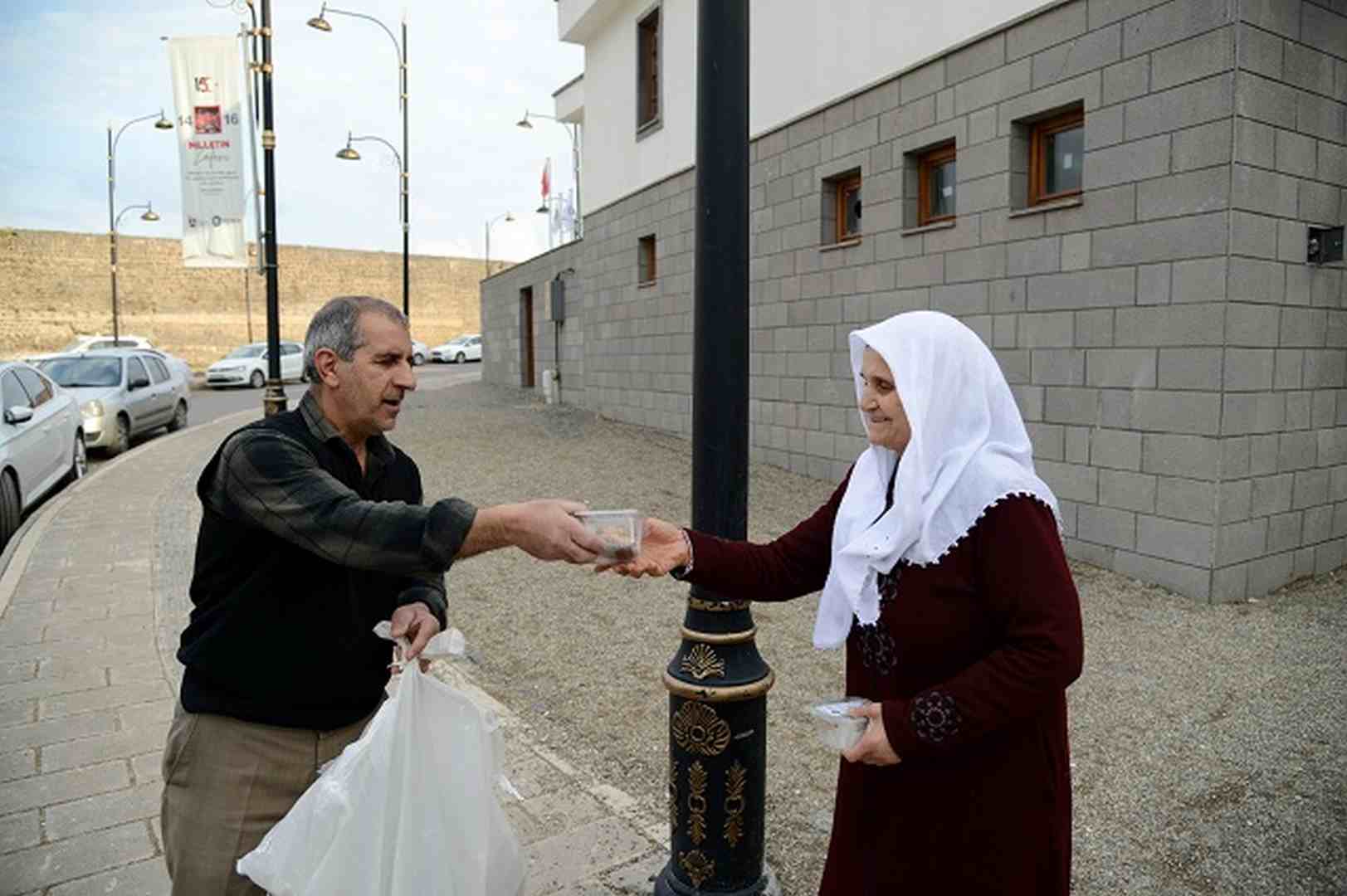 Vatandaşlara kandil ikramı