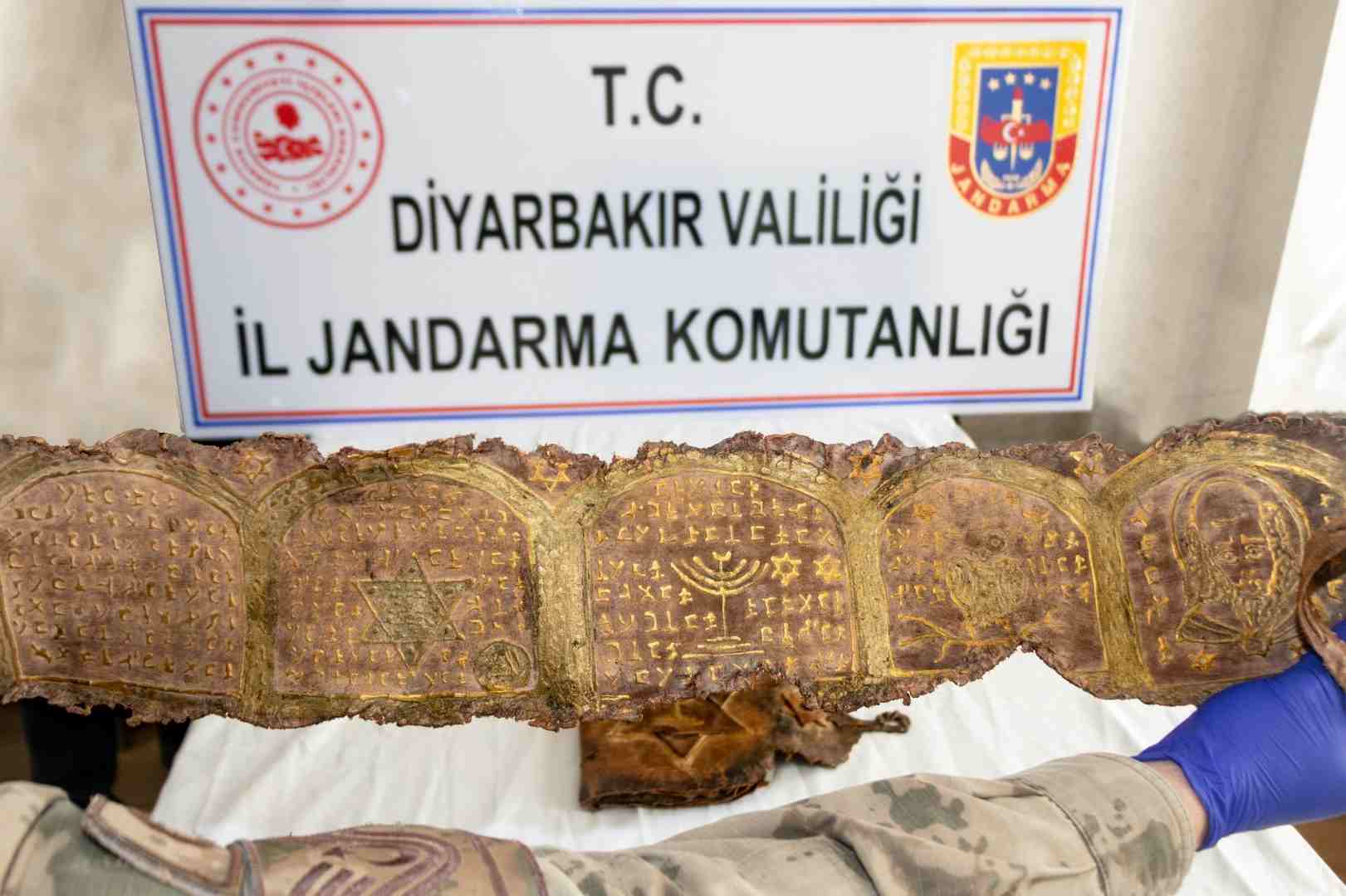 Tarihi eserleri satmaya çalışan şüpheliler suçüstü yakalandı