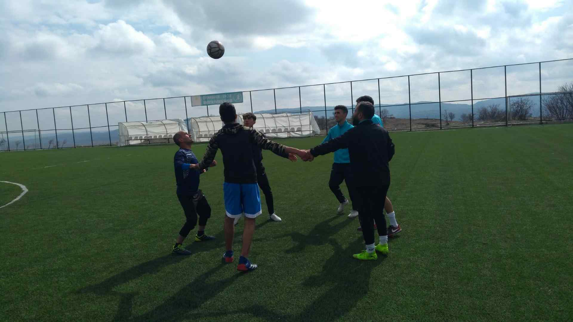 Liderliğini korumak isteyen Dicle Gençlikspor, maç hazırlıklarını sürdürüyor