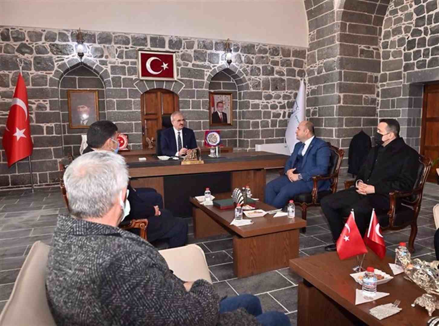 Vali Karaloğlu’ndan Sur Kaymakamlığı’na ziyaret