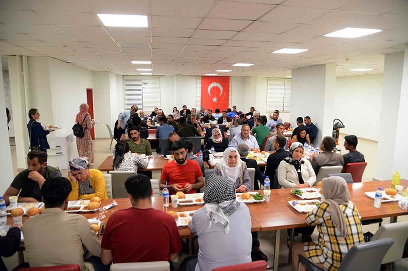 5 yıldızlı otel konforundaki misafirhanede Ramazan sofrası gönülleri ısıtıyor