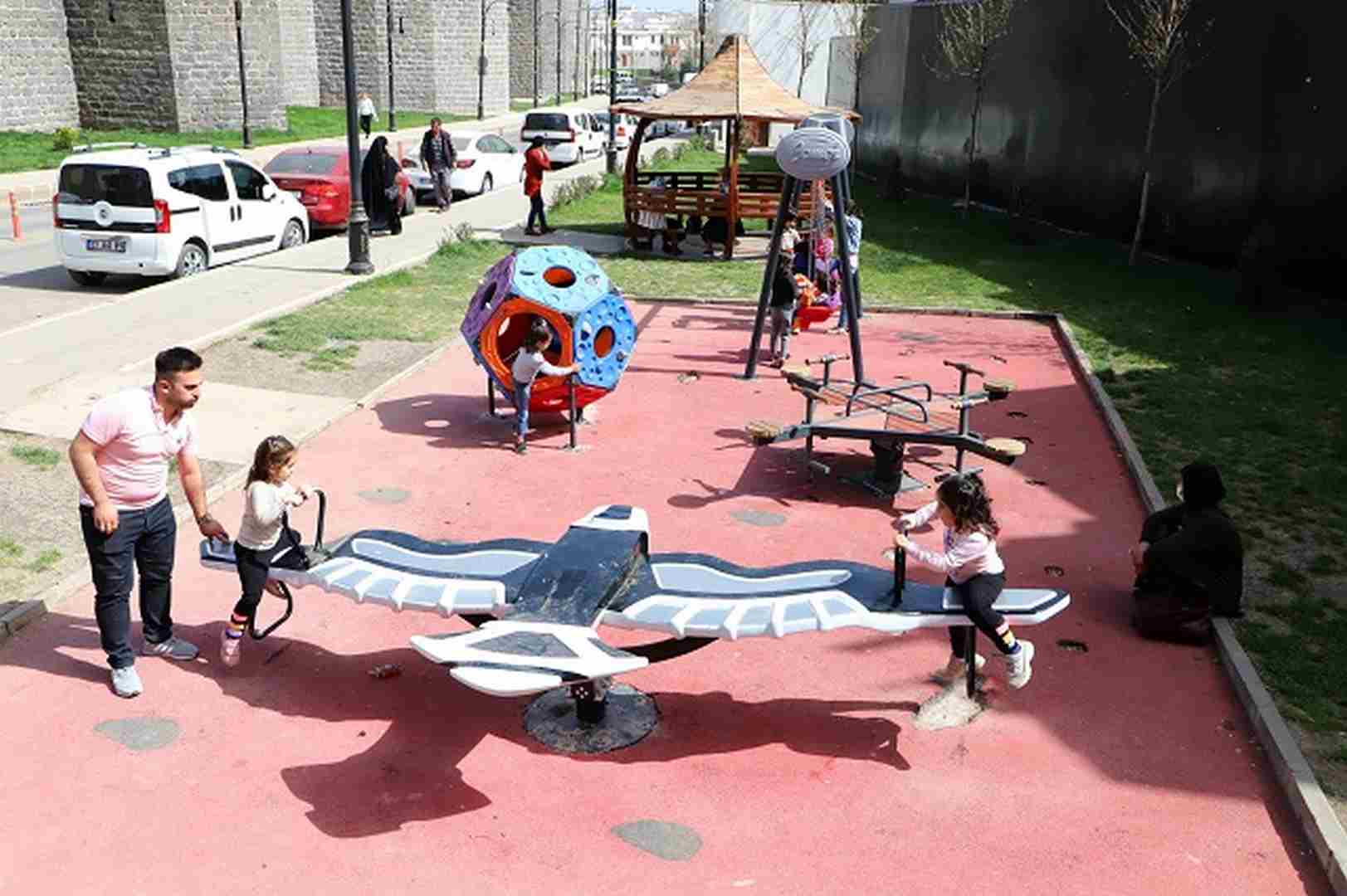 “Çocuklar mutlu olsun” diye kent genelinde oyun grupları kuruluyor