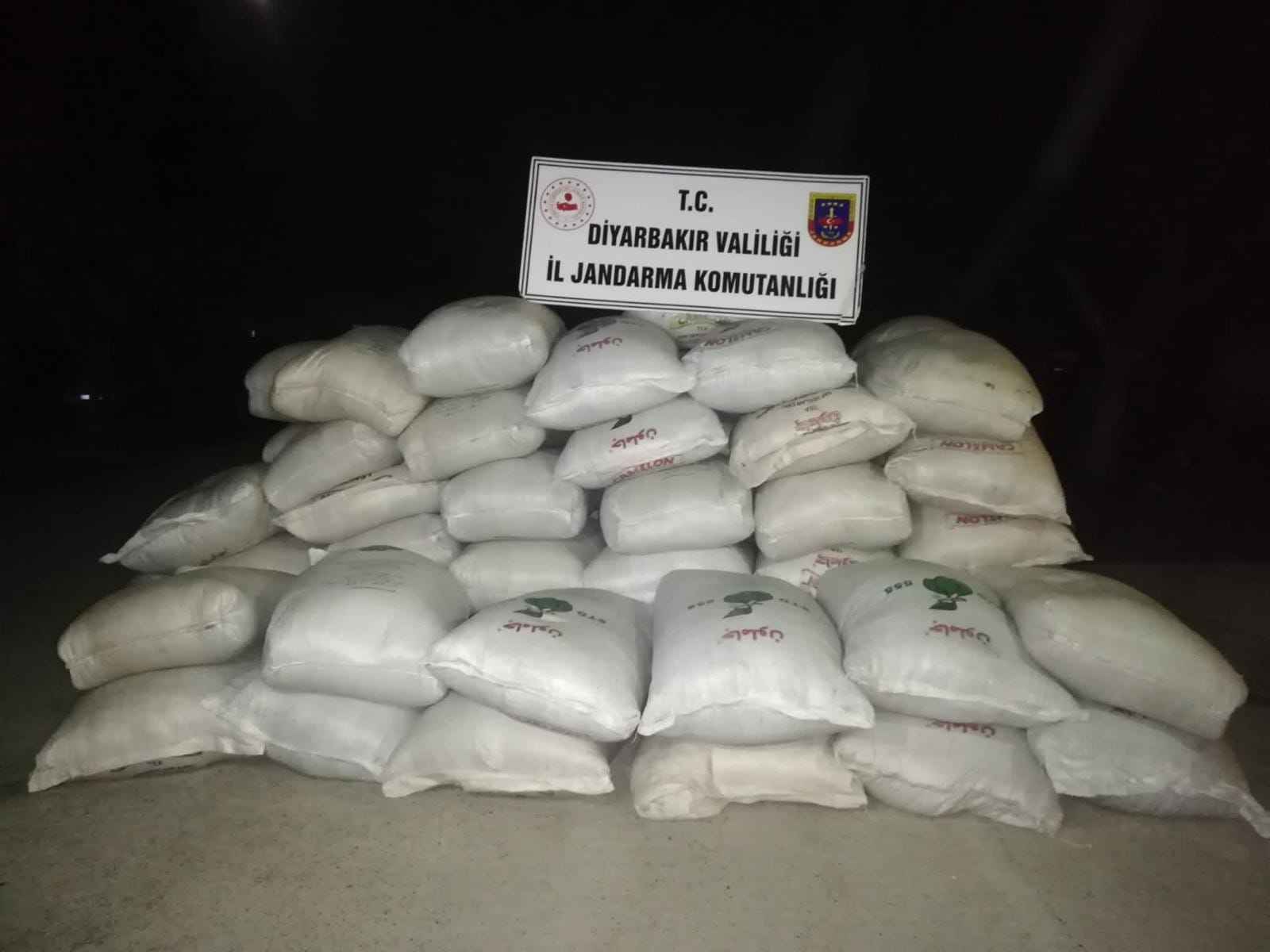 Diyarbakır’da 3 ton 280 kilogram kaçak çay ele geçirildi