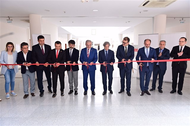 Bakan Yardımcısı Demircan ile Vali Karaloğlu sergi açılına katıldı