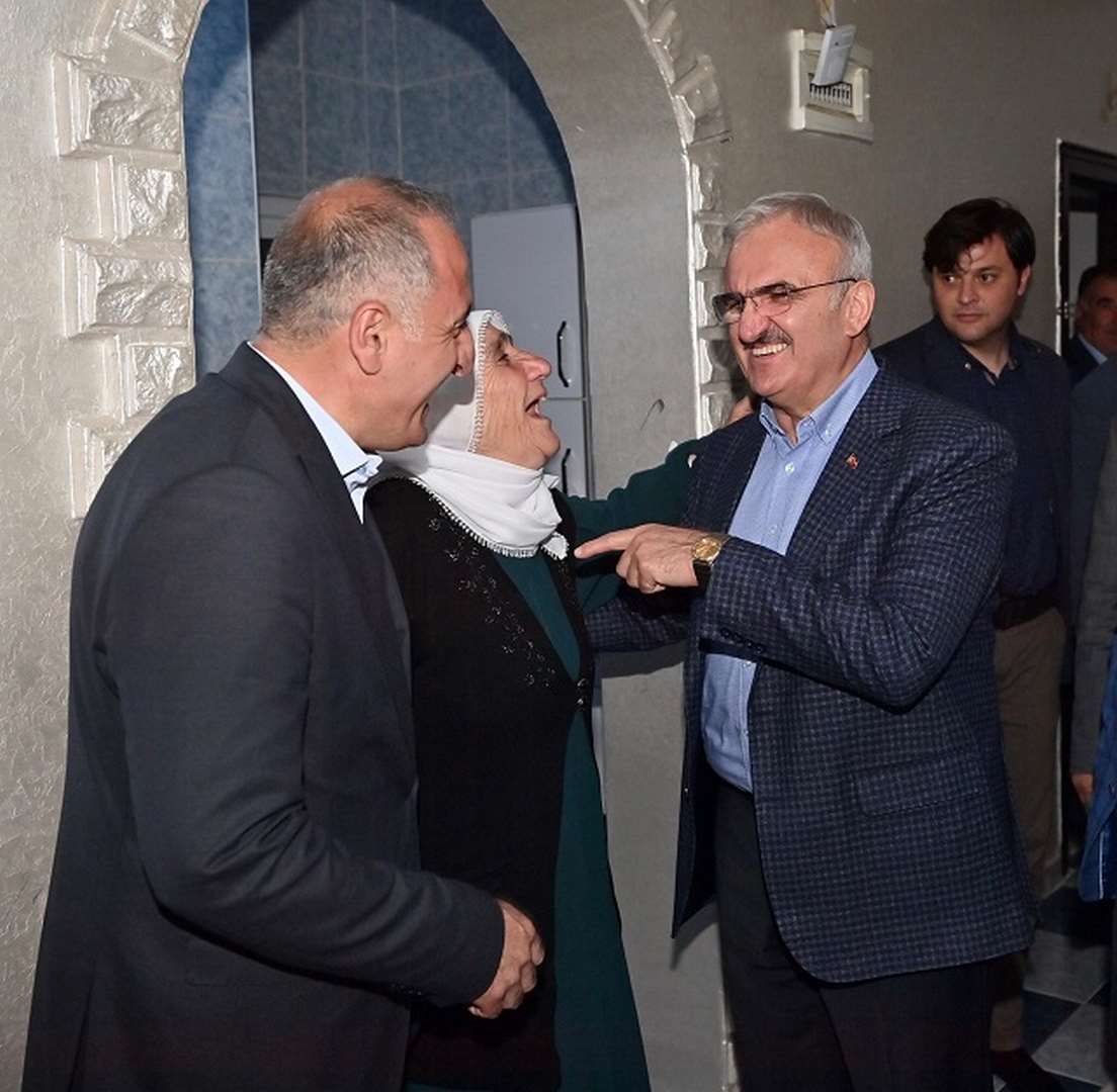 Karaloğlu Sarılar mahallesi sakinlerinin iftarına misafir oldu