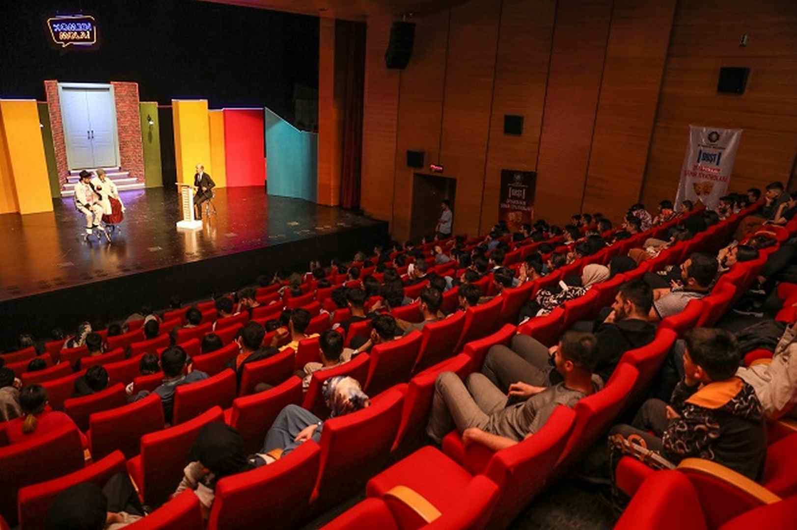 Komedi Mola 3’üncü bölümüyle güldürmeye devam ediyor