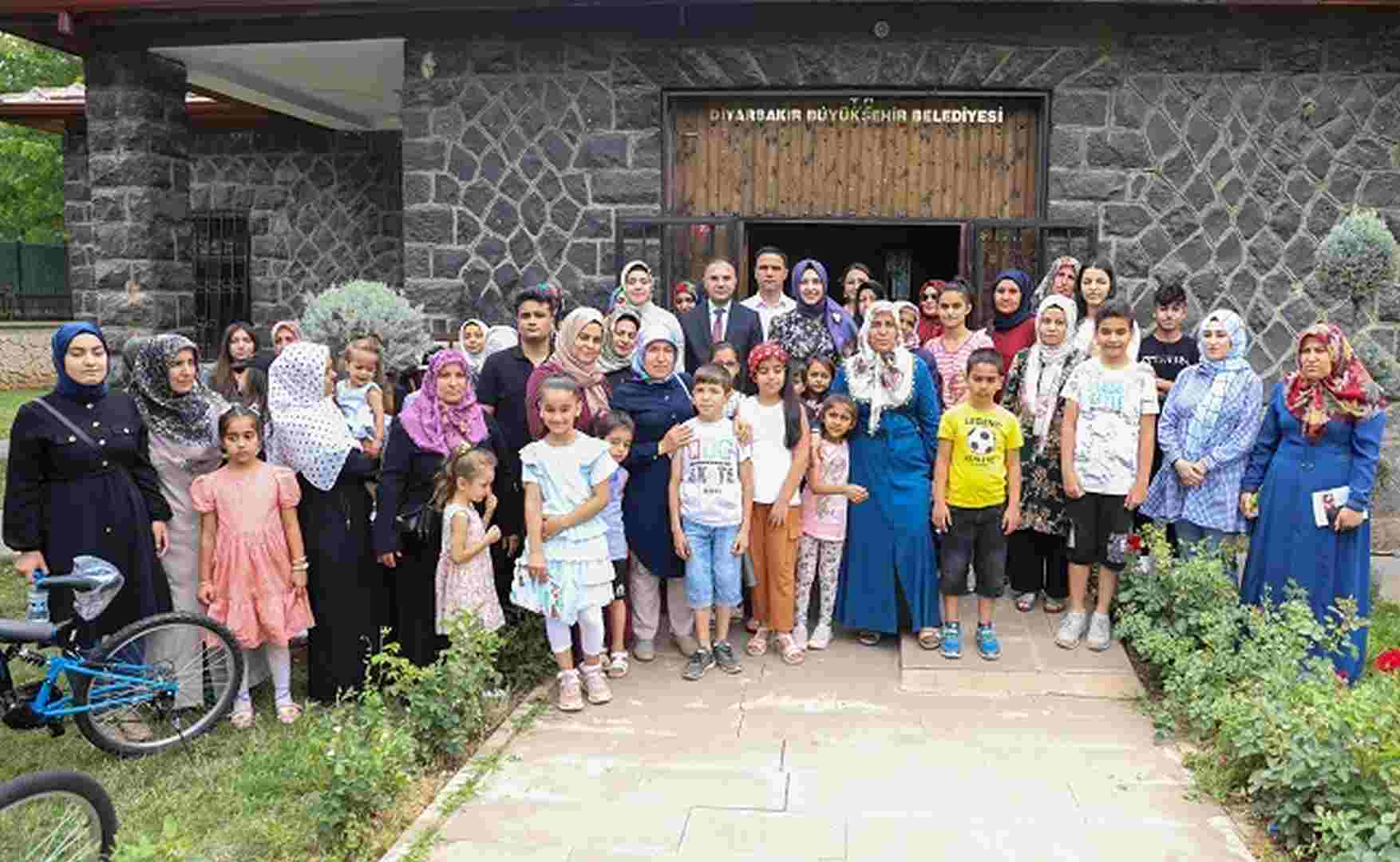 En çalışkan öğrencilere karne hediyesi