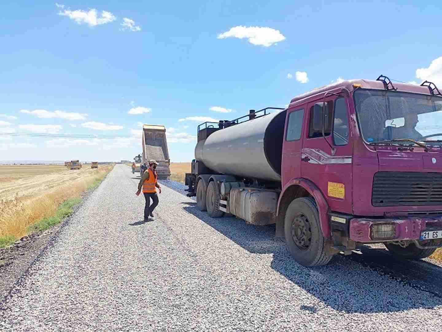 Kırsal mahalle yollarında çalışmalar devam ediyor