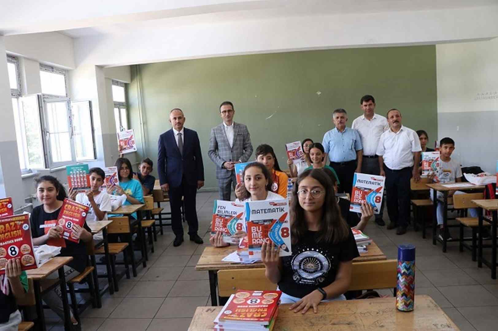 Kayapınar Belediyesi’nden eğitime 5 bin kaynak kitap desteği