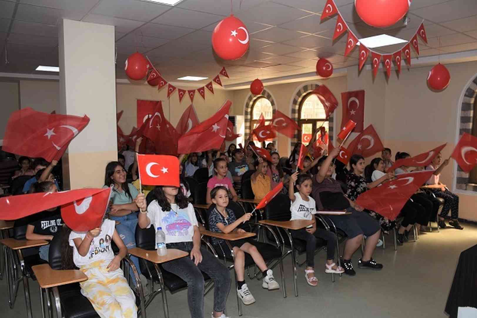 Uyanış Gençlik Zafer Bayramı’nı coşkuyla kutladı