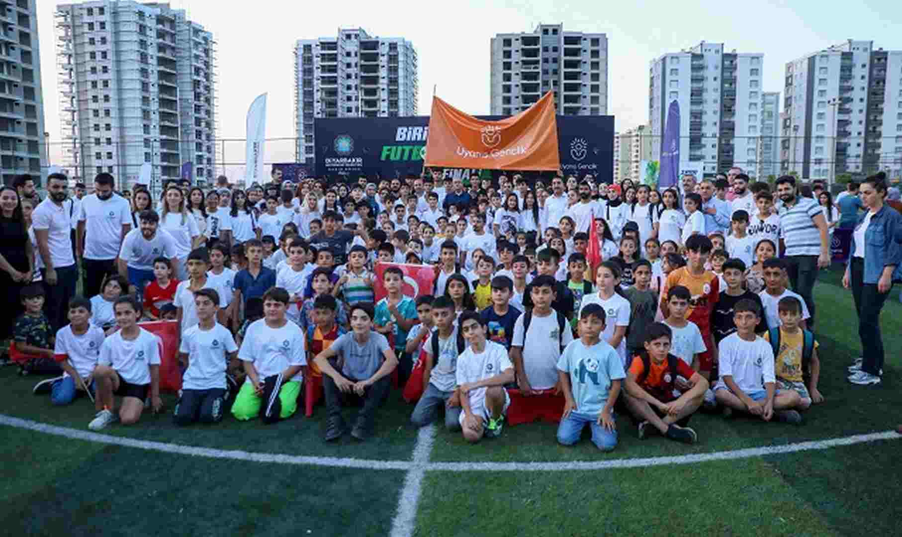 Uyanış Gençlik yeteneklerini sergiledi