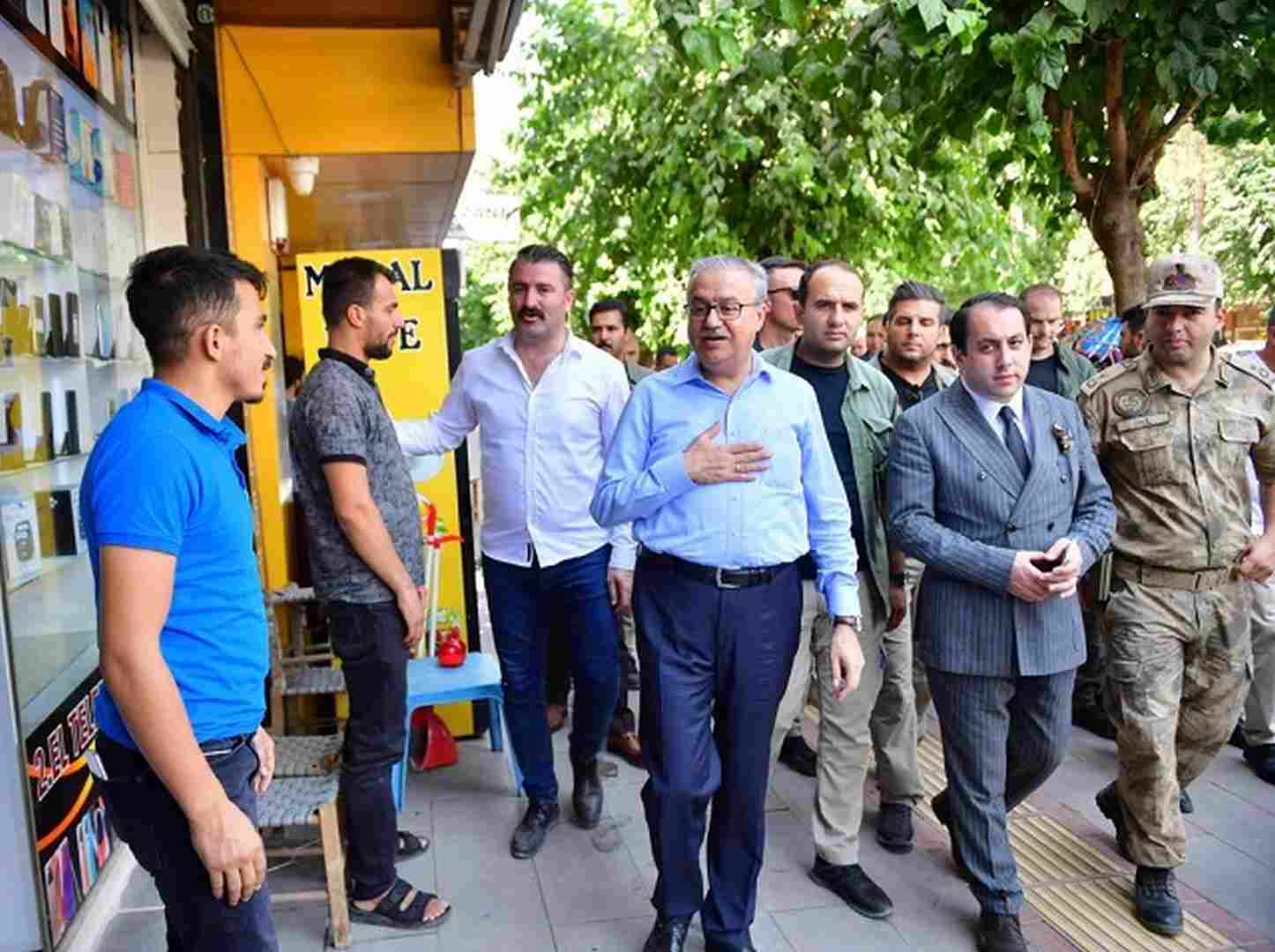 Vali Su, Bismil ilçesinde vatandaşlarla bir araya geldi