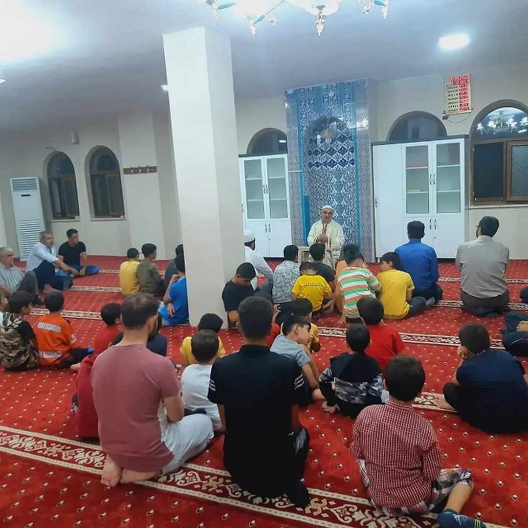 Diyarbakır İl Müftülüğü’nden “Biz Bir Aileyiz; Cuma Akşamı Ailece Camideyiz” programı