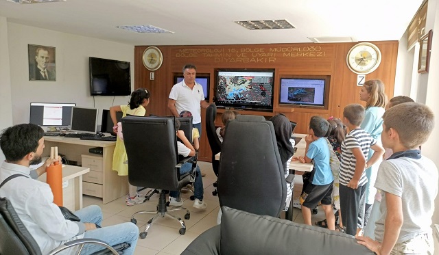 Bilgievi öğrencilerinden meteoroloji gezisi