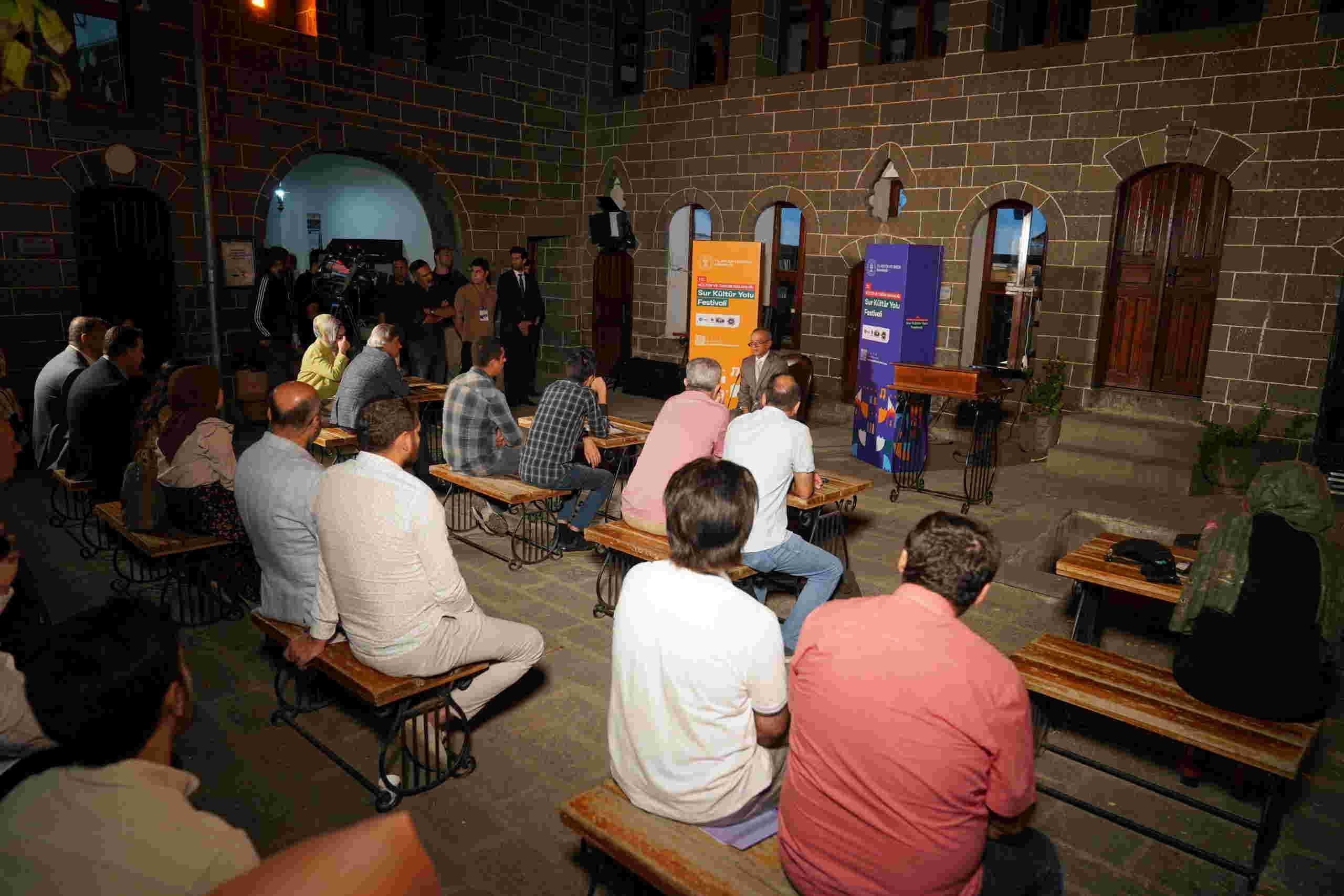 Sur Kültür Yolu Festivali’nde edebiyat buluşmaları sürüyor